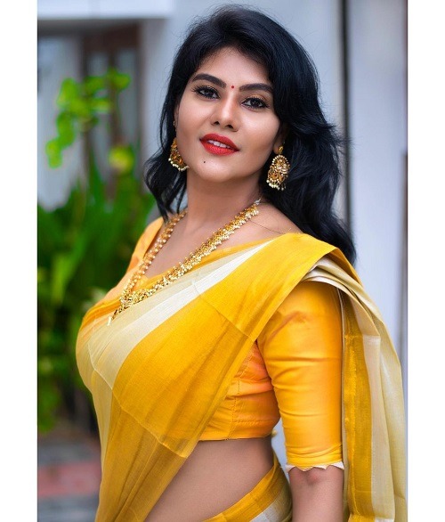 Nivisha Hot Saree