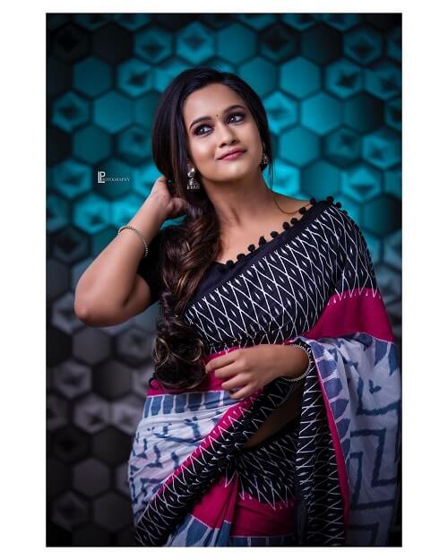 kaavya arivumani Saree Photos